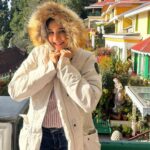 Sakshi Agarwal Instagram – Those happy moments🎄🎄
#darjeeling #holidays #sakshiagarwal #winterwear Darjeeling