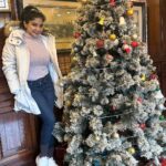 Sakshi Agarwal Instagram - Those happy moments🎄🎄 #darjeeling #holidays #sakshiagarwal #winterwear Darjeeling