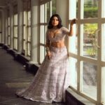 Sakshi Agarwal Instagram - ✨✨✨ . Hmua: @murugeshmakeup_hair @shalini_hairartist Location: @crowneplazachn Designer: @dvasabyabhi Jewellery : @challani_jewellery Pic: @prachuprashanth Crowne Plaza Chennai Adyar Park