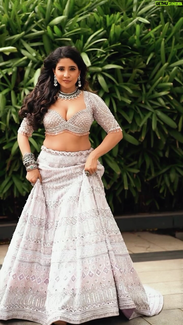 Sakshi Agarwal Instagram - âSizzling allure that needs no filter. đ„ #HotnessUnleashedâ . Hmua: @murugeshmakeup_hair @shalini_hairartist Location: @crowneplazachn Designer: @dvasabyabhi Jewellery : @challani_jewellery Pic: @prachuprashanth . #instareels #glamreels #trendingreels #trendingaudio #mayyamayya #sakshiagarwal #kollywood #beautyobsessed #feelitreelit Crowne Plaza Chennai Adyar Park