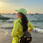 Sakshi Agarwal Instagram - Chasing the sun-kissed glow in vibrant Pattaya. ☀️ #PattayaAdventures . #pattaya #pattayathailand #holidays Renaissance Pattaya Resort & Spa