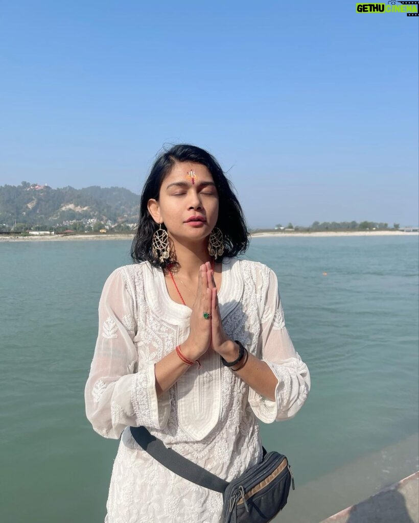 Sakshi Pradhan Instagram - Is it the New life? Blessing from above? #Maa 🏺♾️ Haridwar