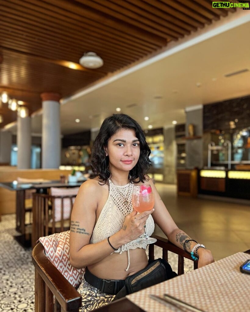 Sakshi Pradhan Instagram - Grateful to the @doubletreebyhiltongoapanaji - Goa for the warm welcome and impeccable hospitality. Thank you for hosting me and showing me around your beautiful space. The culinary experience was a delight – every dish served with perfection, and the cocktails were simply great! 🌟 #DoubleTreePanaji #Hospitality #Grateful" DoubleTree by Hilton Goa-Panaji