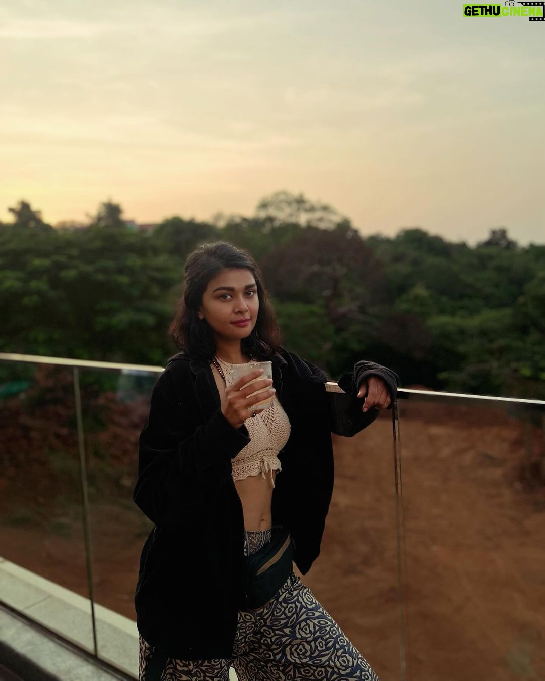 Sakshi Pradhan Instagram - #Life is full of #uncertainty but there will always be a #sunrise after every #Sunset! 🪬 .. .. .. .. .. .. .. .. .. .. .. #insta #instagood #instagram #instalike #instalove #picoftheday #pic #sun Padmini