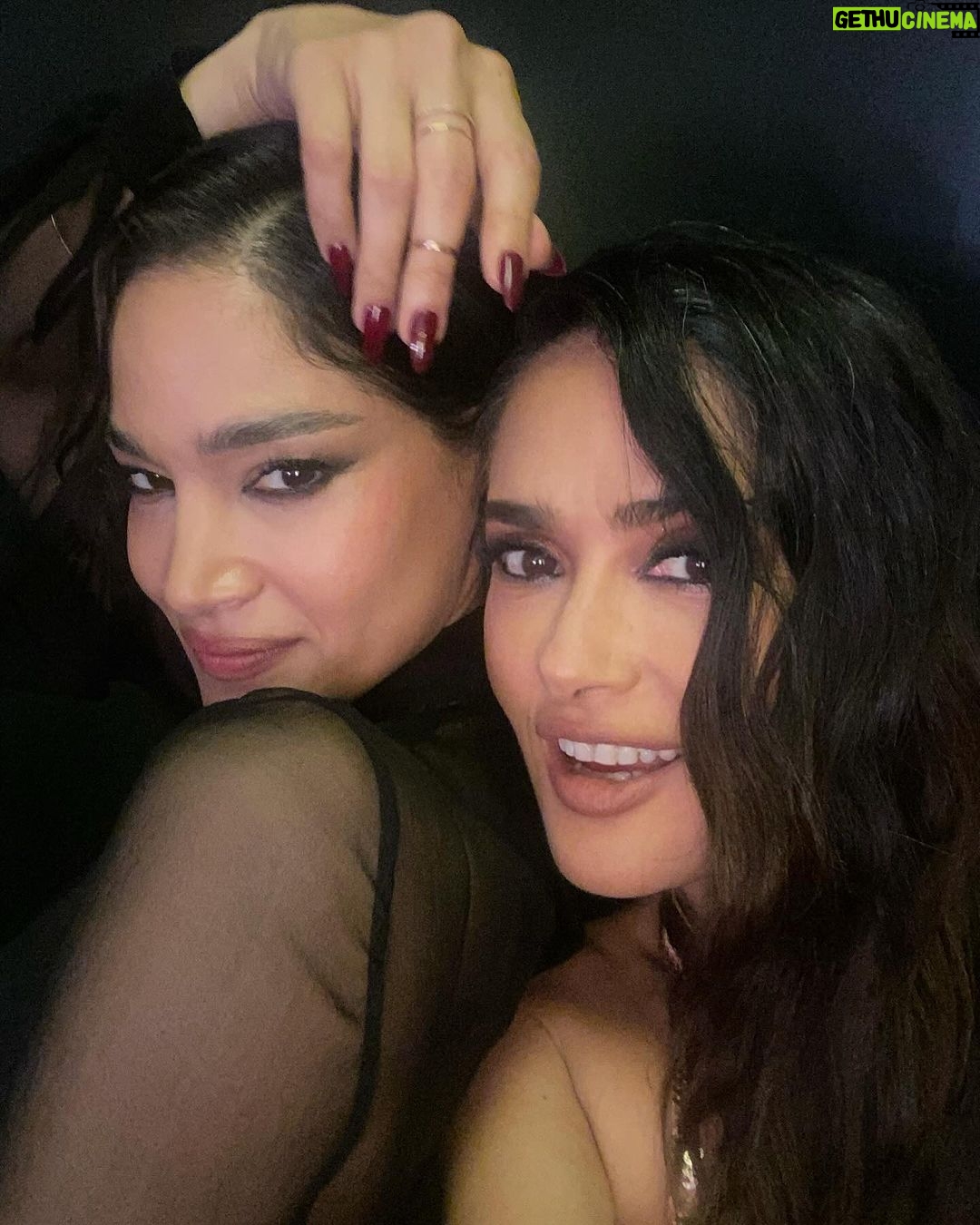Salma Hayek Pinault Instagram - Sofia, I absolutely loved your performance in Rebel Moon. You are a bad ass super star ⭐️🌕 #RebelMoon Sofía, me encantó por completo tu actuación en Rebel Moon. Eres una superestrella increíble. ⭐️🌕
