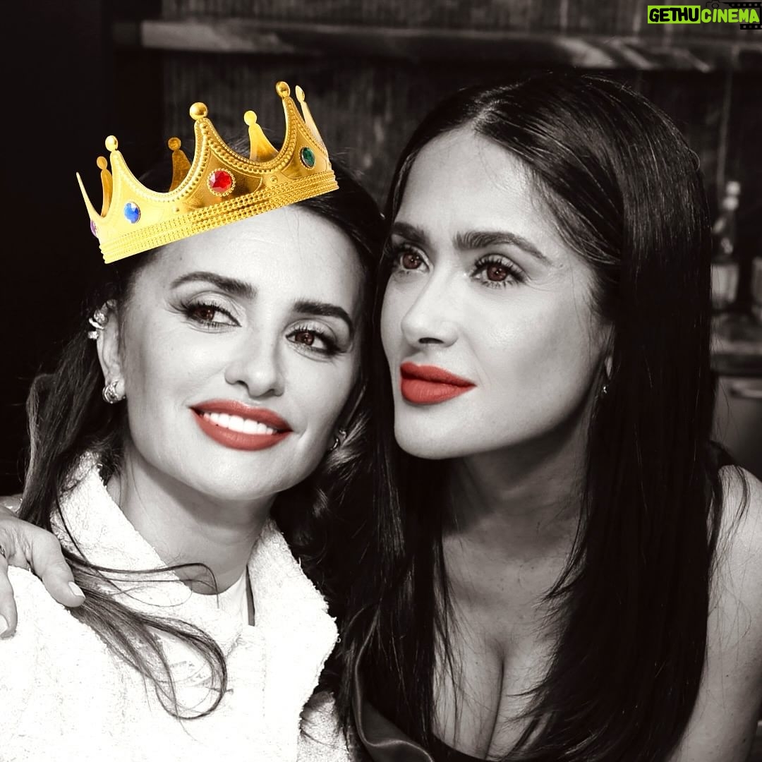 Salma Hayek Pinault Instagram - Congratulations Queen Cruz on your so well deserved SAG nomination. As always, you never cease to impress. 👑 #queen #penelopecruz #sag #ferrari Felicidades, Reina Cruz, por tu tan merecida nominación de SAG. Como siempre, nunca dejas de impresionar. 👑