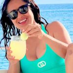 Salma Hayek Pinault Instagram - Margaritas taste better in Mexico🇲🇽 Las margaritas saben mejor en México🇲🇽