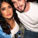 Salma Hayek Pinault Instagram - Tomorrow’s the last day of the Gucci Cosmos exhibition in London, created by the talented Es Devlin and curated by fashion guru Maria Luisa Frida✨. If you’re in London, go check it out. 🇬🇧 Mañana es el último día de la exposición Gucci Cosmos en Londres, creada por la talentosa Es Devlin y curada por la gurú de la moda María Luisa Frida✨. Si estás en Londres, ve a echar un vistazo. 🇬🇧