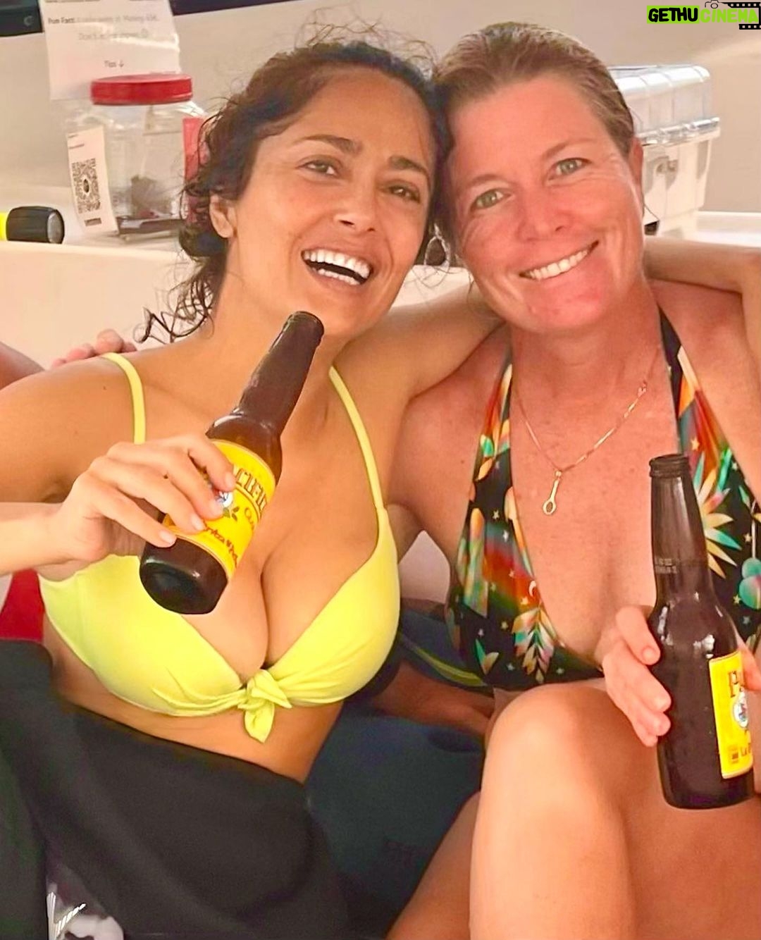 Salma Hayek Pinault Instagram - Hanging out with my favourite dive master @martina_scubadiving_instructor 🤿🍺 Pasando el rato con mi instructora de buceo favorita @martina_scubadiving_instructor 🤿🍺