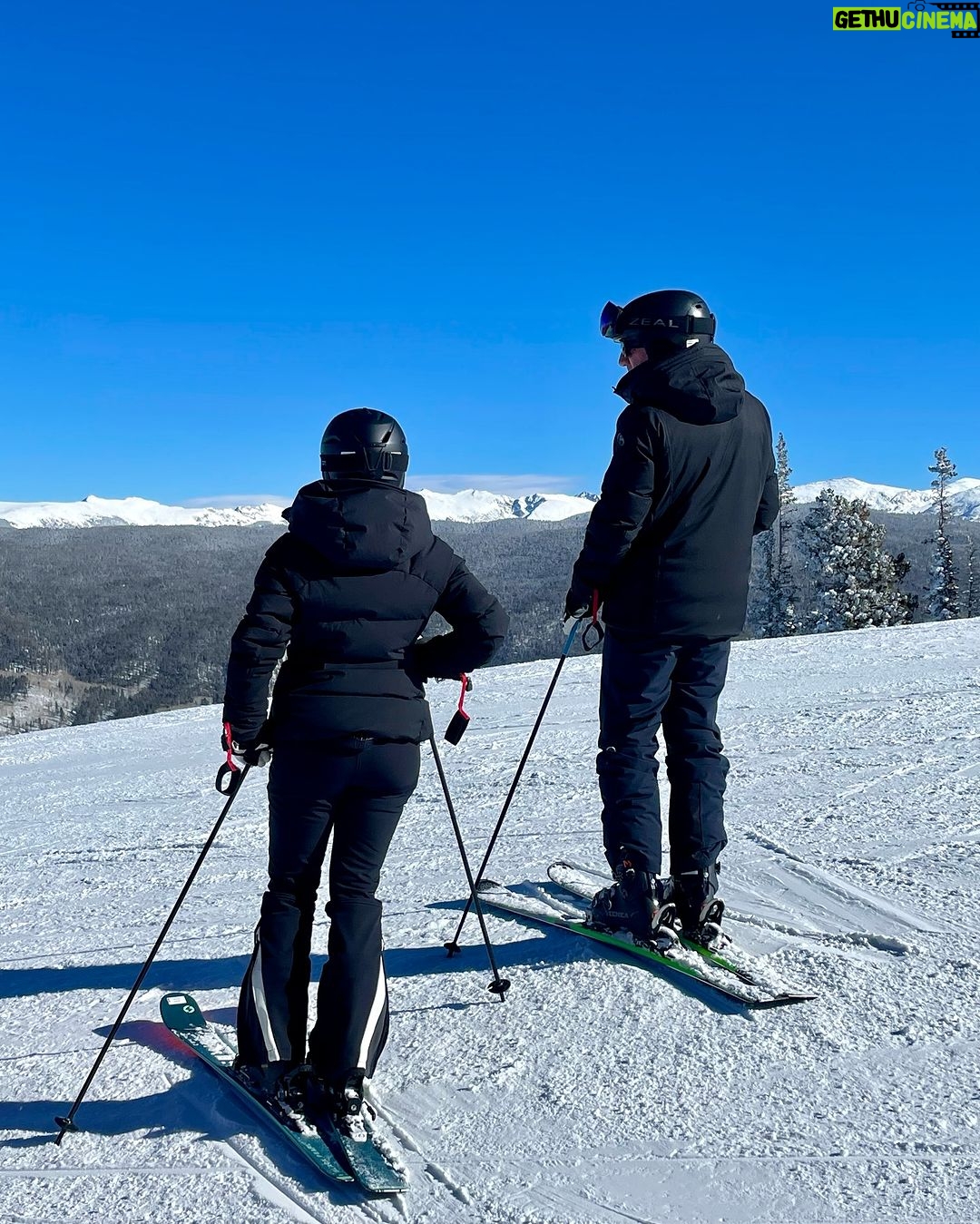 Salma Hayek Pinault Instagram - Let it snow ❄️☃️⛷️
