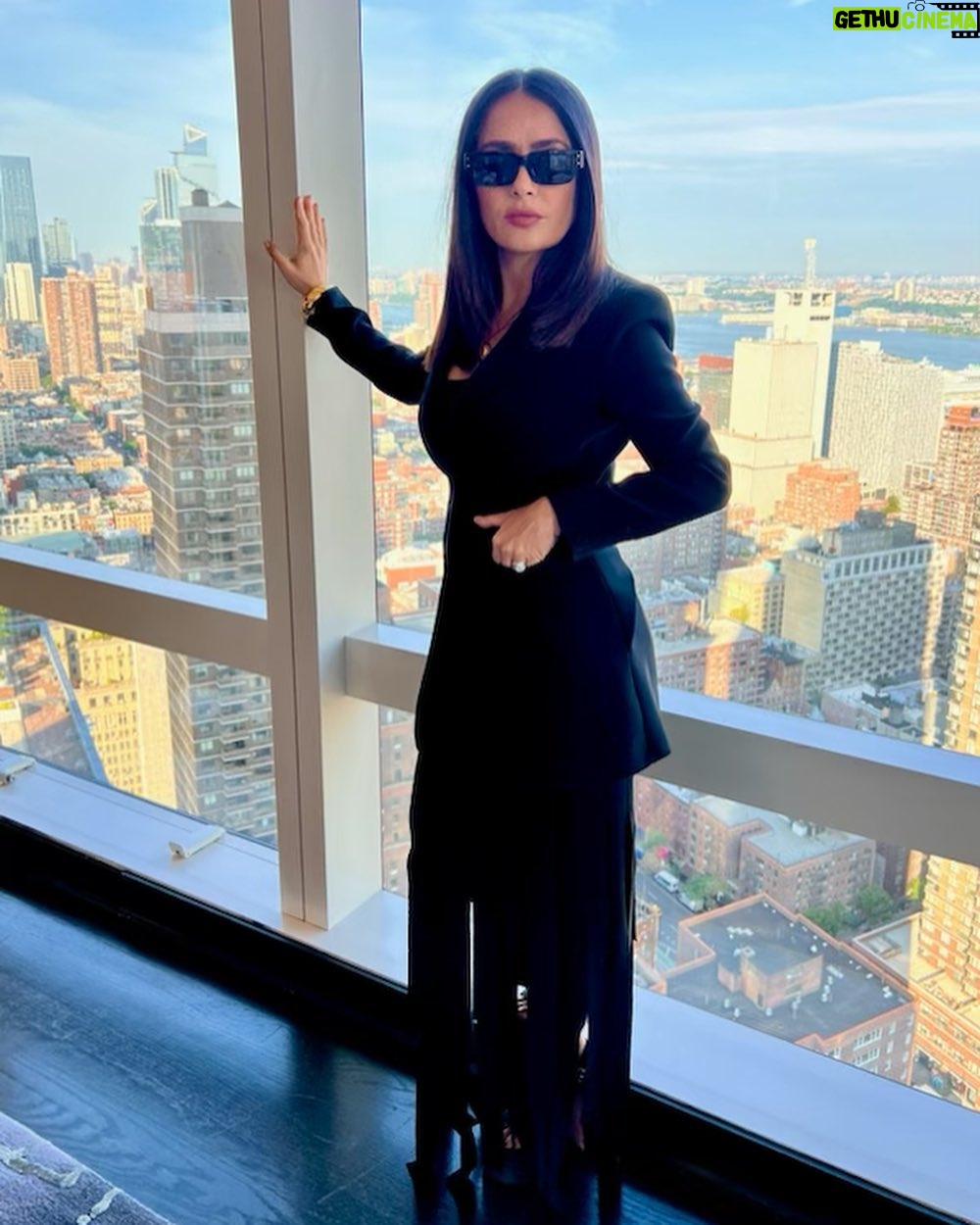 Salma Hayek Pinault Instagram - What a morning at @goodmorningamerica! Always so much fun! So excited for you all to watch my episode of Black Mirror ‘Joan is Awful’ with @annefrances out tomorrow on @netflix ¡Qué mañana en @goodmorningamerica! ¡Siempre tan divertido! Tan emocionada de que todos ustedes vean mi episodio de Black Mirror ‘Joan is Awful' con @annefrances mañana en @netflix