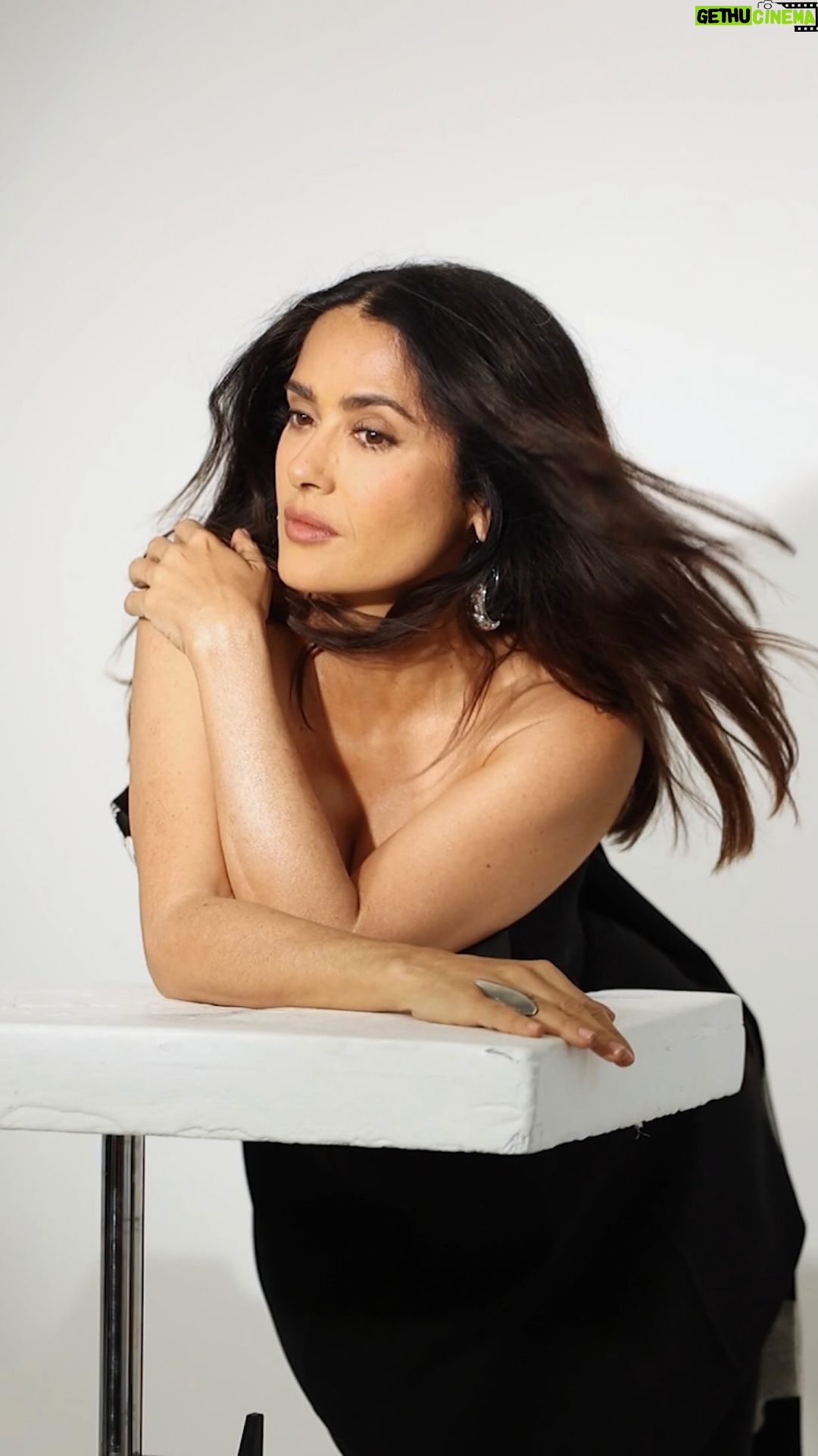 Salma Hayek Pinault Instagram - A little BTS from my @madamefigarofr shoot for their Cannes Issue out now 📸 Photographer : @rankinarchive Stylisme : @carolematray.mad Stylist assitant : @cylia.br Make up artist : @sofiatilbury Hair : @naokawakamihair for @thewallgroup Manicure: @katewilliams0n Casting :@marleen_jack #bts