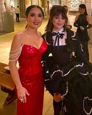 Salma Hayek Pinault Instagram - I dont know where @pascalispunk and @badbunnypr were. #latinopower No se donde se metieron #pedropascal y #badbunny.  @metgalaofficial @voguemagazine