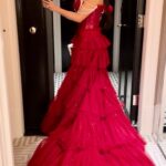 Salma Hayek Pinault Instagram - Karl Lagerfeld always liked me in red so thank you @gucci for creating this dress to celebrate his legacy. Ps. Thank you Valentina for your great ideas in the designing and styling process. A Karl Lagerfeld siempre le gustaba como me veía de rojo ❤️ así que gracias @gucci por crear este vestido para celebrar su legado. PD. Gracias Valentina por tus ingeniosas ideas en el proceso de diseño y estilismo. Photo & video credits: @gettyentertainment @metcostumeinstitute @voguemagazine @story.srbija #metgala #metgala2023