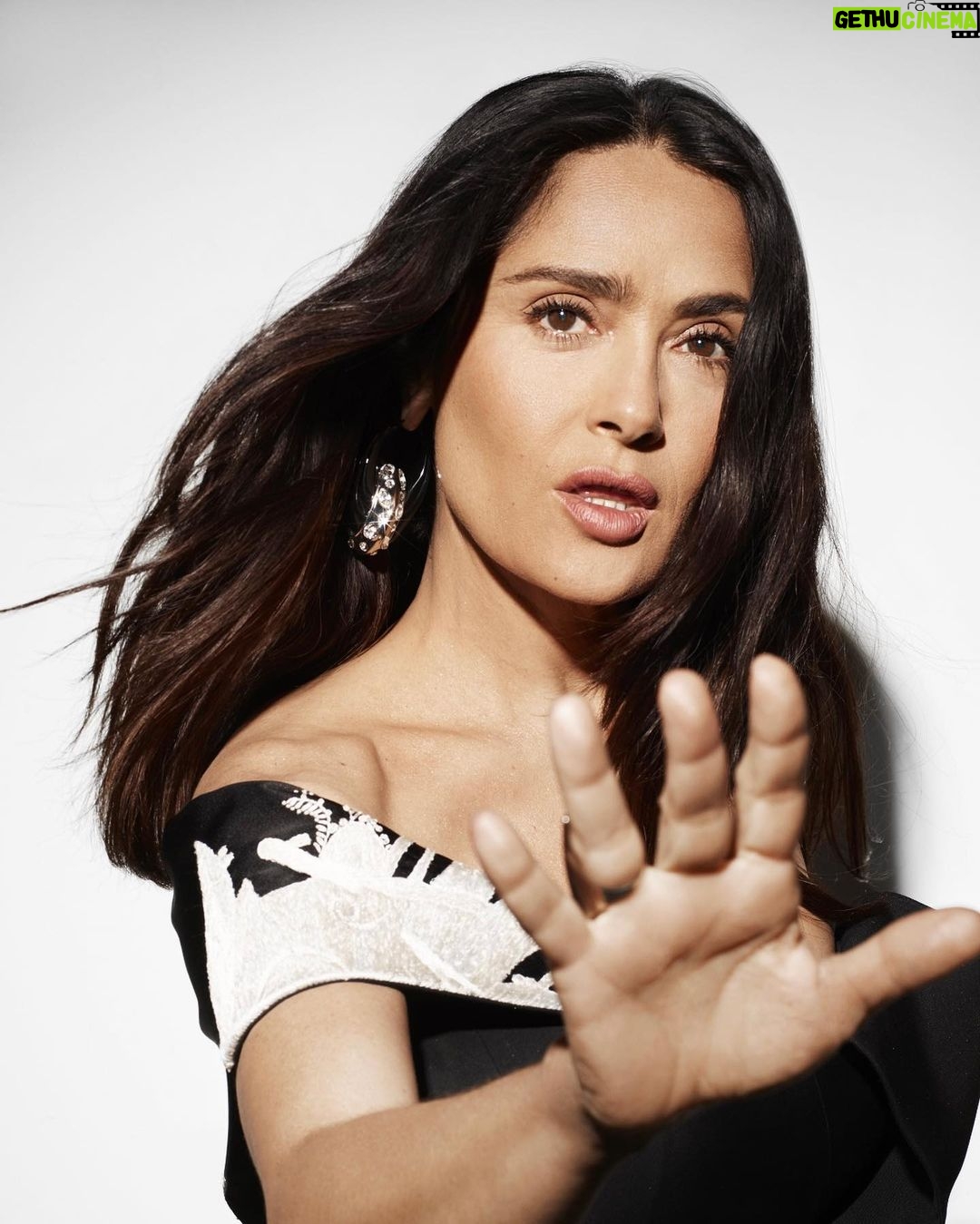 Salma Hayek Pinault Instagram - Out on newstands now @madamefigarofr⚡ thank you @rankinarchive & team for working your magic. Photographer : @rankinarchive Stylisme : @carolematray.mad Stylist assitant : @cylia.br Make up artist : @sofiatilbury Hair : @naokawakamihair for @thewallgroup Manicure: @katewilliams0n Casting :@marleen_jack