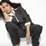 Salma Hayek Pinault Instagram - Out on newstands now @madamefigarofr⚡ thank you @rankinarchive & team for working your magic. Photographer : @rankinarchive Stylisme : @carolematray.mad Stylist assitant : @cylia.br Make up artist : @sofiatilbury Hair : @naokawakamihair for @thewallgroup Manicure: @katewilliams0n Casting :@marleen_jack
