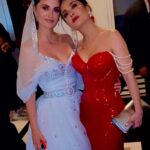 Salma Hayek Pinault Instagram - Real Divas admire, respect eachother and sometimes become good friends. I would’ve loved to have taken a picture with @jlo, she looked so beautiful 🤩 but unfortunately we didn’t run into each other. Next time I promise to find her. #vivabrazil #quevivaespaña #vivapuertorico #quevivamexico Las verdaderas Divas se admiran se respetan y algunas veces se vuelven buenas amigas Me hubiera encantado tomarme una foto con #jlo que por cierto se veía hermosa pero desafortunadamente nunca nos cruzamos. Prometo encontrarla la próxima vez