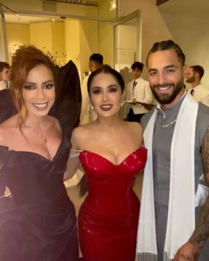 Salma Hayek Pinault Instagram - I dont know where @pascalispunk and @badbunnypr were. #latinopower No se donde se metieron #pedropascal y #badbunny.  @metgalaofficial @voguemagazine