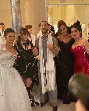 Salma Hayek Pinault Instagram - I dont know where @pascalispunk and @badbunnypr were. #latinopower No se donde se metieron #pedropascal y #badbunny.  @metgalaofficial @voguemagazine
