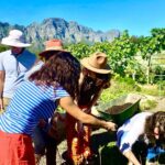 Salma Hayek Pinault Instagram - Honouring the Earth planting with my friend Rebecca Oppenheimer 🙏🏼 #EarthDay #Grateful 🌎 Sembrando con mi amiga Rebecca Oppenheimer en gratitud 🙏🏼 a la tierra 🌎