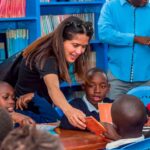 Salma Hayek Pinault Instagram - @shofco is by far one of the most effective movements I have ever seen in place to combat extreme poverty and gender inequity. Through collaborating with local leaders and the community, I was beyond impressed with what SHOFCO is doing to create a bright future for the residents of Kibera in Kenya through locally-led solutions. They are providing quality education for girls, clean water, economic empowerment and so much more. @kenodede it has been an absolute honour to witness the wonderful work you are doing. 🙏 To find out more about this inspiring organisation click the link in my bio. @shofco es uno de los movimientos más eficaces que he visto para combatir la pobreza extrema y la desigualdad de género. Quedé muy impresionada con lo que SHOFCO está haciendo para crear un futuro próspero para los residentes de Kibera en Kenia a través de soluciones lideradas localmente. Proporcionan educación de calidad a las niñas, agua potable, capacitación económica y mucho más. @kenodede ha sido un honor ser testigo del meravilloso trabajo que estas haciendo 🙏 Para obtener más información sobre esta inspiradora organización, haga clic en el enlace de mi biografía.
