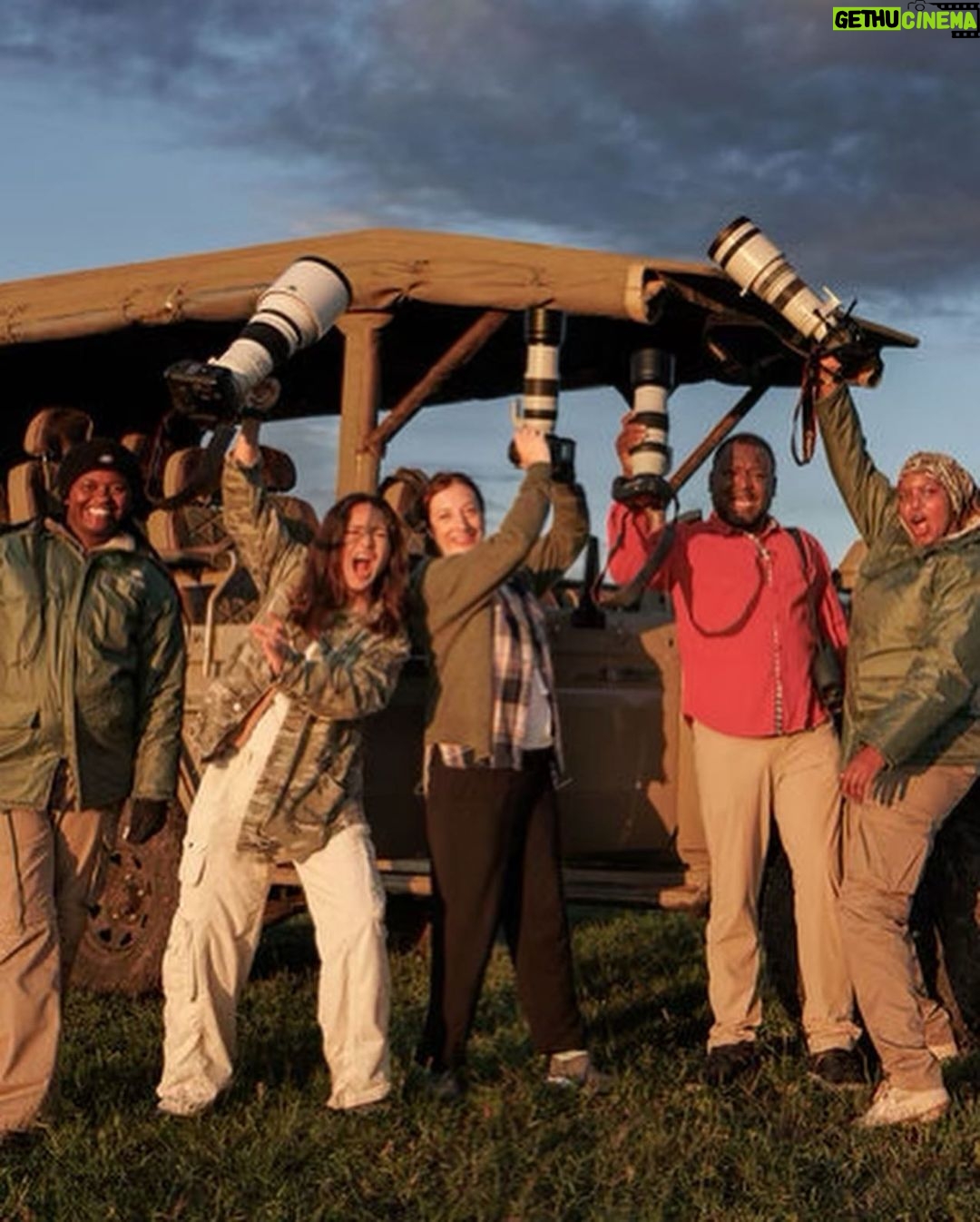 Salma Hayek Pinault Instagram - I just came back from @isharakenya an ecological photographic safari. Very excited to say that our guide was @wildgirl_kenya (my new best friend) Who is the first Maasai woman to be voted 'Best Nature Guide of the Year'. The trip was so amazing, that please forgive me but I will be sharing my photos with you throughout the weekend #grateful so watch out for the animal kingdom to come to you via Instagram 🦁🐒🦒🐘🦛 Acabo de regresa de @isharakenya un safari fotográfico ecológico en Kenia Estoy muy emocionada de que nuestra guía fue @wildgirl_kenya (mi nueva mejor amiga) ¿Quién es la primera mujer masai en tener el título de 'Mejor guía de naturaleza del año' El viaje fue tan increíble que, por favor, perdóname, pero estaré compartiendo con ustedes mis fotos durante todo el fin de semana #agradecido, así que tengan cuidado con el reino animal que les llegará a través de Instagram 🦁🐒🦒🐘