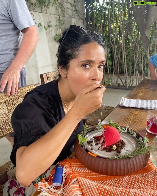 Salma Hayek Pinault Instagram - Chocolate comes in all shapes and forms 🍫 @jazamango El chocolate viene en todas las formas y presentaciones posibles 🍫