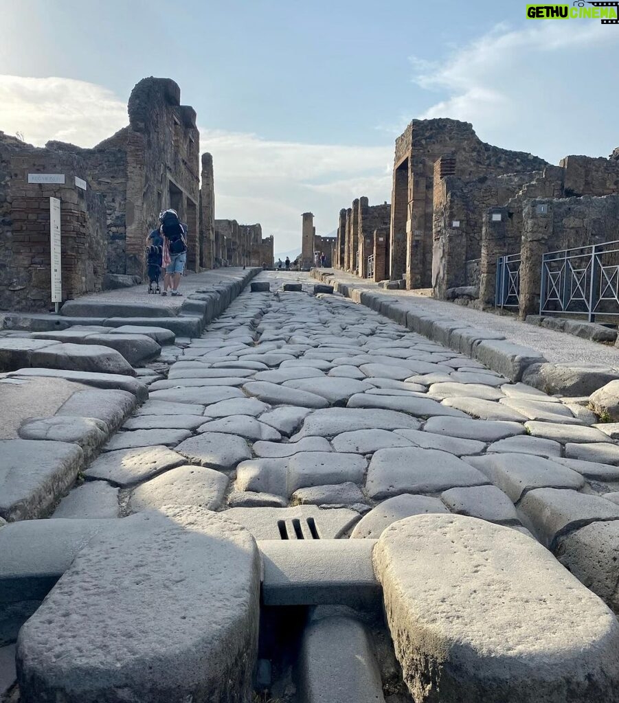 Salma Hayek Pinault Instagram - I feel an undeniable connection to the world that existed centuries ago. 🏛️🏺When you walk through the ruins of Pompeii you can’t help but imagine the lives of the people and their spirit linger in the air. The endurance of its buildings have survived to tell stories of of triumph and tragedy, of love and loss, all frozen in time. Thank you @massimo_osanna for this extraordinary experience. #italy #pompeii Pompeii, Italy