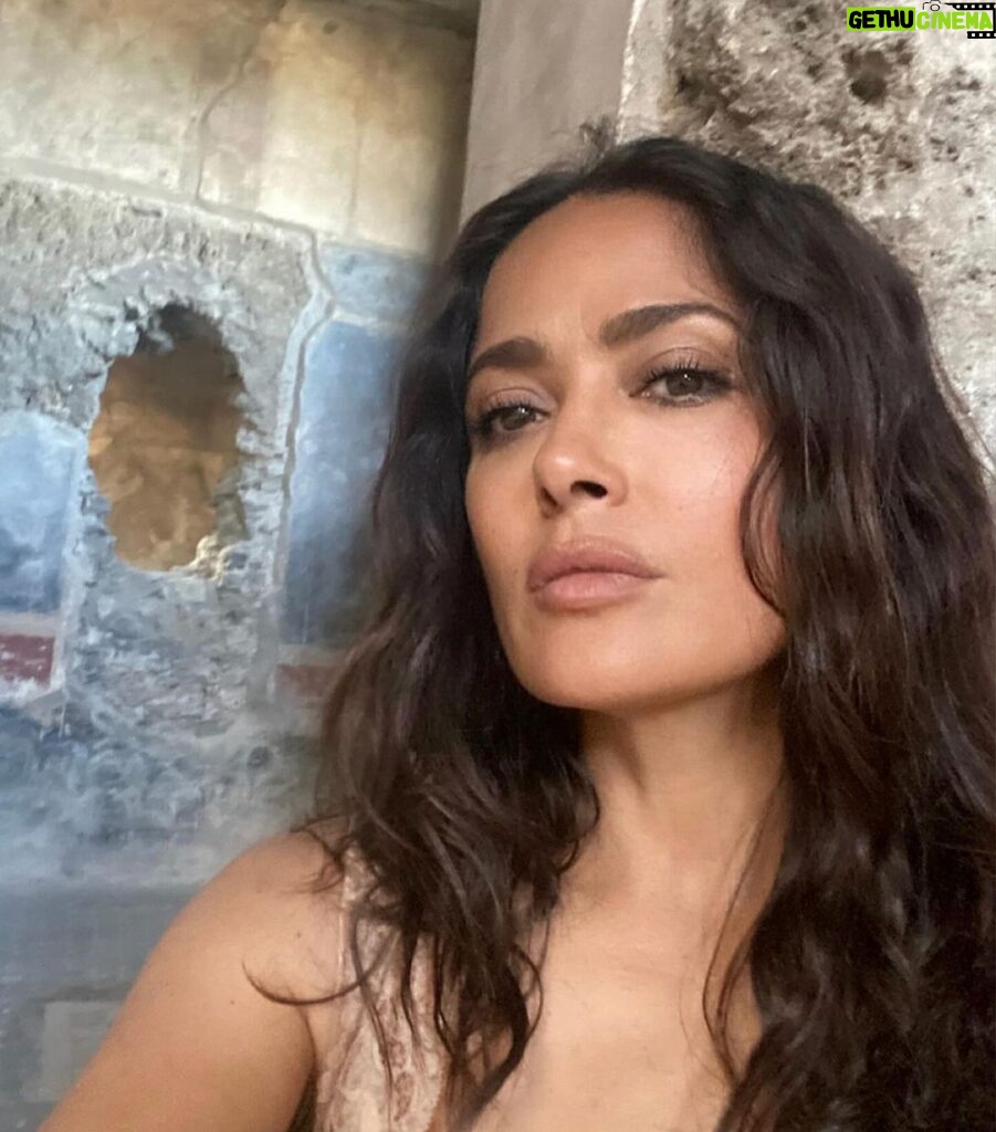 Salma Hayek Pinault Instagram - I feel an undeniable connection to the world that existed centuries ago. 🏛️🏺When you walk through the ruins of Pompeii you can’t help but imagine the lives of the people and their spirit linger in the air. The endurance of its buildings have survived to tell stories of of triumph and tragedy, of love and loss, all frozen in time. Thank you @massimo_osanna for this extraordinary experience. #italy #pompeii Pompeii, Italy