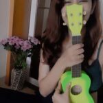 Saloni Khanna Instagram - After eons, early in the morning. Be kind. Kuch na kaho. #uke #hindisongs #onetake #earlymorningjam #singing #happykid Mumbai, Maharashtra