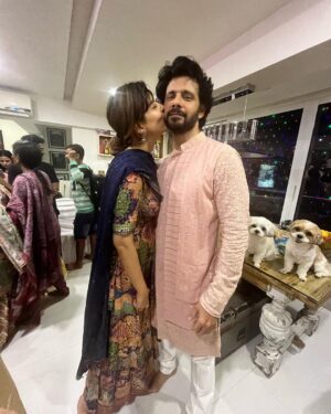 Saloni Khanna Instagram - Ganpati 2023 ❤️

Wearing @soniyagofficial 🌟 

#aintnohashtags