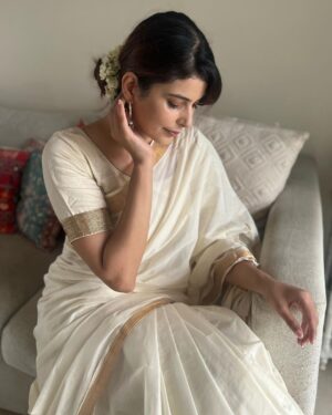 Saloni Khanna Instagram - Saree not sorry 😜

#desikid #sareechick #indianwear #happykid