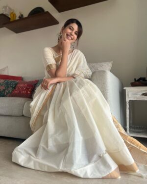 Saloni Khanna Instagram - Saree not sorry 😜

#desikid #sareechick #indianwear #happykid