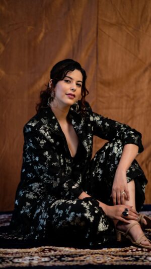 Saloni Khanna Instagram - Dazzling moments 🌟✨ #BehindTheScenes

In Frame : @salk.04
Makeup & Hair : @maneeshabhavarthe
Outfit: @paulmiandharsh 
Video : @cinematic.apj 
Photo : @priview.photography @prathameshghadge

#PaulmiandHarsh #happykid #priviewphotography #ManeeshaBhavartheMakeupandHairstylist #celebritymakeupartist #celebritystyle #celebrities #photo #actor #actress #love #actorslife #photography #fashion #photographer #explore #trending #viral #mumbaimakeupartist #makeupartistsworldwide #instagood  #instaphoto #picoftheday  #photooftheday #moment  #portraitperfection #beautiful #beauty #viral