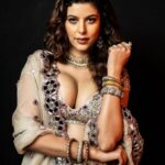 Saloni Khanna Instagram - For my forever fav REFLECTIONS by @abhinavmishra_ @abhinavmishrapersonal !! Normalise all bodies ! Normalise breasts!! All bodies are beautiful ! @ayeshaaminnigam @quirkbrandconsulting @thehouseoframbhajos @needledust Delhi, India