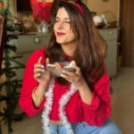 Saloni Khanna Instagram - A very merry Christmas. Swipe to the end to see my Christmas wish ! #christmas23 Red Chillies Entertainment