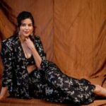 Saloni Khanna Instagram - Unleashing confidence in every click. 👠✨ #BehindTheScenes In Frame : @salk.04 Makeup & Hair : @maneeshabhavarthe Outfit: @paulmiandharsh Photo : @priview.photography @prathameshghadge Video : @cinematic.apj Mumbai, Maharashtra