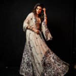 Saloni Khanna Instagram - For my forever fav REFLECTIONS by @abhinavmishra_ @abhinavmishrapersonal !! Normalise all bodies ! Normalise breasts!! All bodies are beautiful ! @ayeshaaminnigam @quirkbrandconsulting @thehouseoframbhajos @needledust Delhi, India