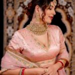 Saloni Khanna Instagram - Glowing, Gleaming & Glistening in a look that’s made of finery 🧡 . . . . In Frame : @salk.04 Makeup & Hair : @maneeshabhavarthe Jewellery : @aabhushan_by_sb Photos (In Swipe) : @priview.photography @prathameshghadge @cinematic.apj Outfit : @yeh_lehenga_nahi_mehenga DM us for Enquiries & bookings ❤️ #ManeeshaBhavartheMakeupandHairstylist #yeh_lehenga_nahi_mehenga #wedmegood #shadisaga #bandbajabride #indianbridalmakeup #weddingmakeup #shaadiwaliinspirations #happywedding #mumbaimakeupartist #mumbaibride #mumbaimehndiartist #indianbridalwear #indianbride #weddingmakeup #weddinginspiration #weddinglehenga #weddingplanner #bridalmakeup #celebritystyle #makeupartists_worldwide #indianweddings #weddingsutra #wedmegood #wedmegoodbride Mumbai, Maharashtra