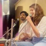 Saloni Khanna Instagram - Hoke Deewana Nach !!! #dipesshkashyap #saloniepatel #instagram #musician #dslive #liveshow #wedding #event #eventplanner