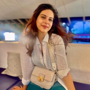 Saloni Khanna Instagram - Was a hairspa, gel nails, coffee kinda day ! 
 📸 @danishrenzu 

#candid #happykid #grateful