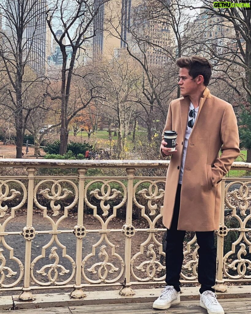 Sam Clemmett Instagram - Thinking about pizza.... Central Park, New York