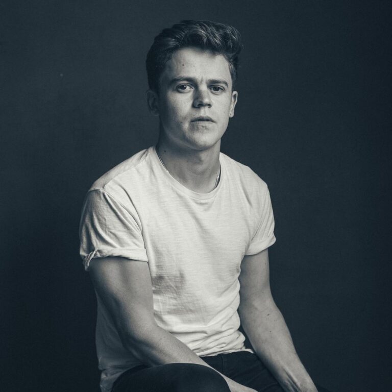 Sam Clemmett Instagram - @andrewjamesphotography_ and I had a lot of fun getting some portrait snaps. Here’s a few… he’s rather good, eh? 📸 London, United Kingdom