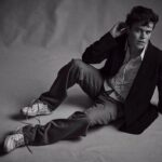 Sam Clemmett Instagram - Another from the incredible @charliegraystudio for @icon_elpais Styling @mrfabioimmediato Grooming @thebradylea #queencharlotte