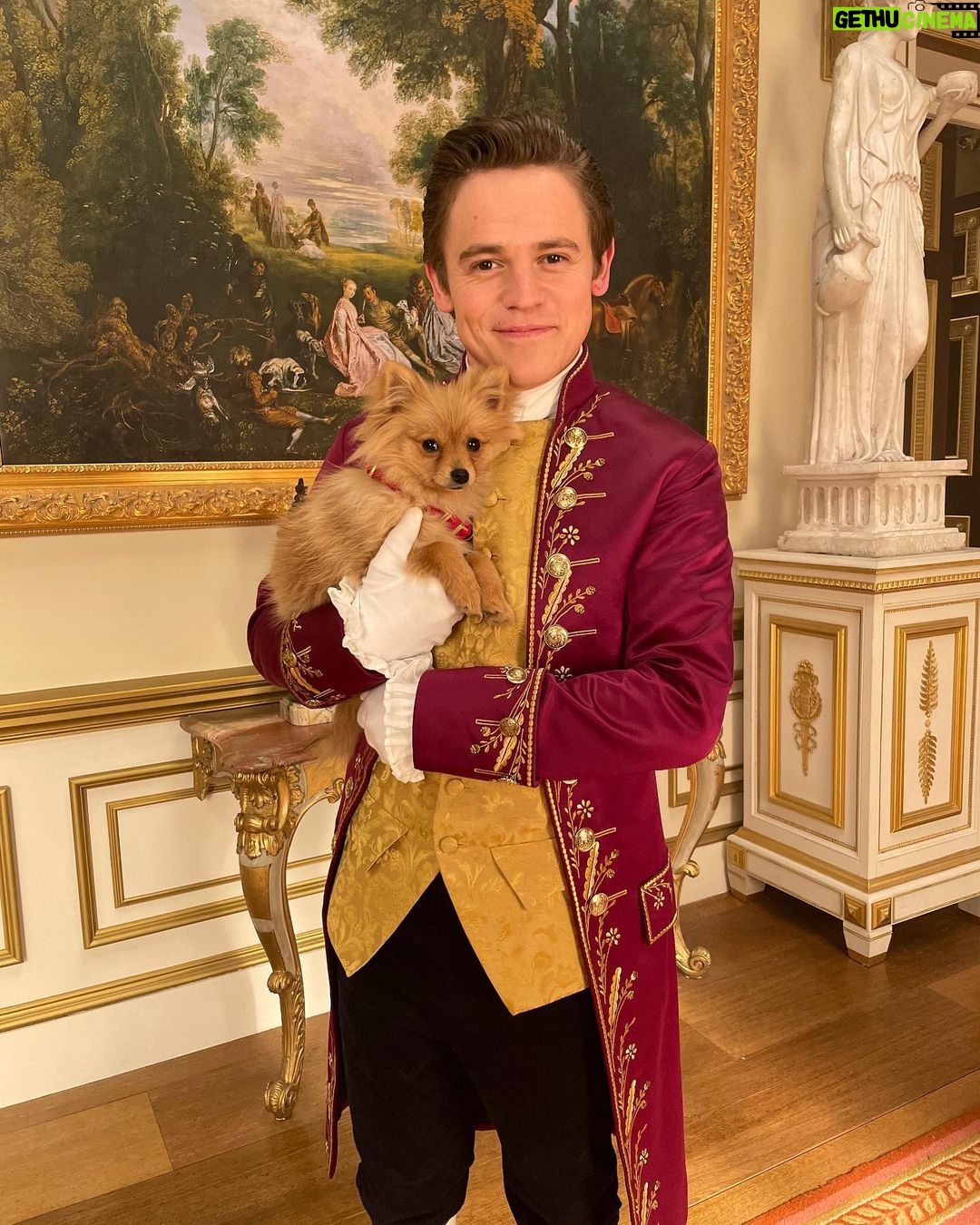 Sam Clemmett - 117K Likes - I had a chat with @townandcountrymag about some behind the scenes moments on QC. And this is one with the real star #pompom
Link in bio to our chat!
