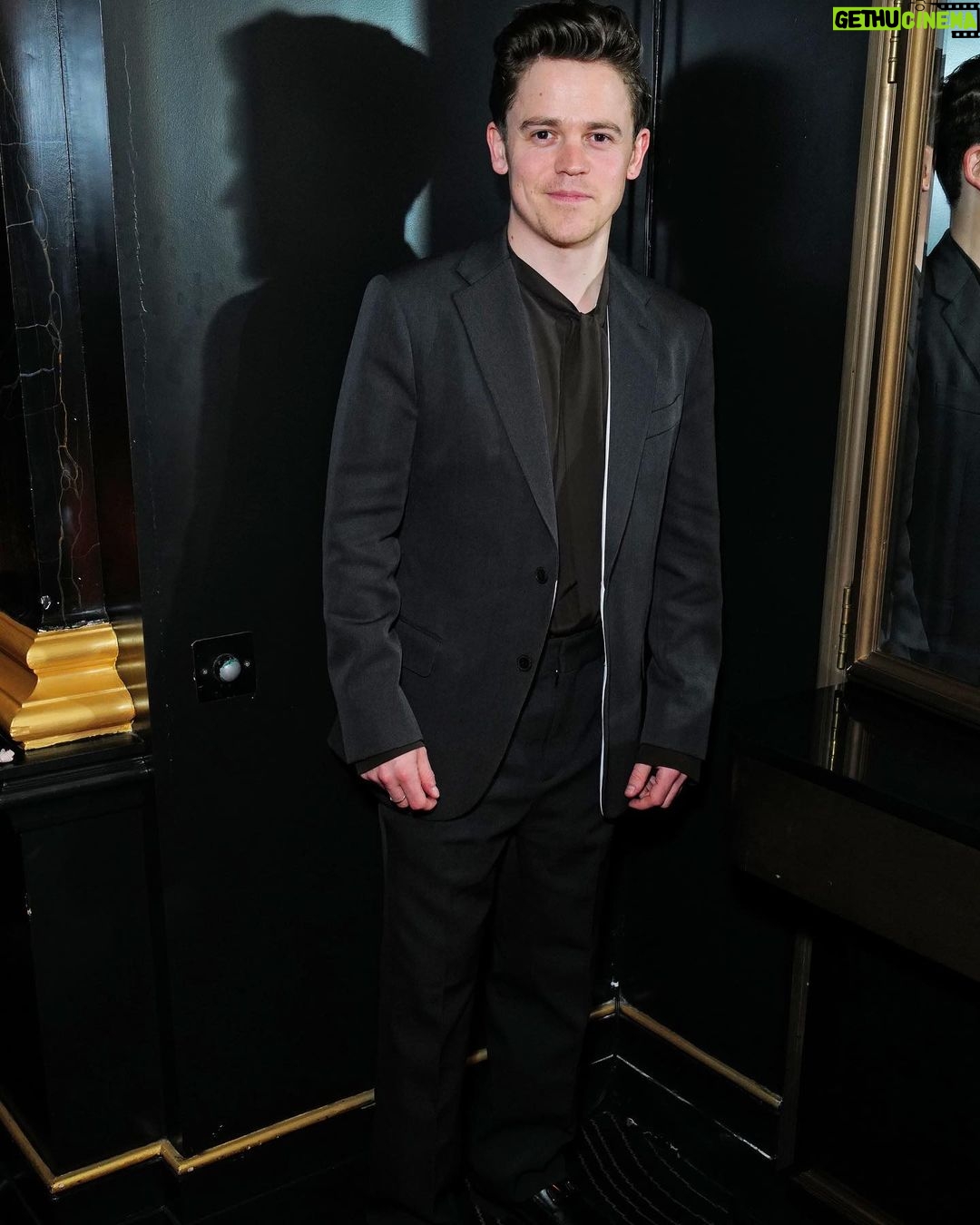 Sam Clemmett Instagram - What a night it was! Thank you for having me @vanityfairlondon @fairmonthotels @thesavoylondon #centerstage Styled by @mrfabioimmediato Wearing @maisonvalentino Watch @aspreylondon Thank you always @vrwpublicity 📸 @darren_gerrish Savoy Hotel, London