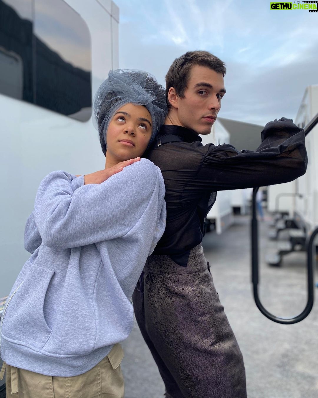 Sam Clemmett - 658.1K Likes - You know what we need? More QC BTS ❤️❤️❤️ #queencharlotte
