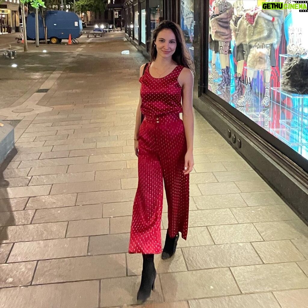 Samantha Robinson Instagram - Miss u already London, United Kingdom