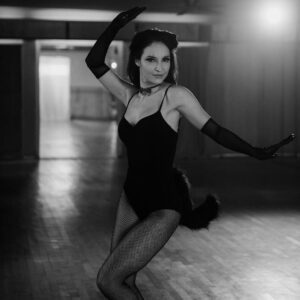Samantha Robinson Instagram - We did a thing 🥰🥰🥰 
Director @eddied4me 
DP @taylorewashington 
Co-Choreography @delanesdance 
Still photography @kellriches 
Costume @kennethallan 
HMUA @joannawoodmakeup @contourfossa 
Production Design @hollystyrene 
Cam Op @dustinsupencheck 
@merieloconnell 
@priceismeh 
@colinmoorelighting