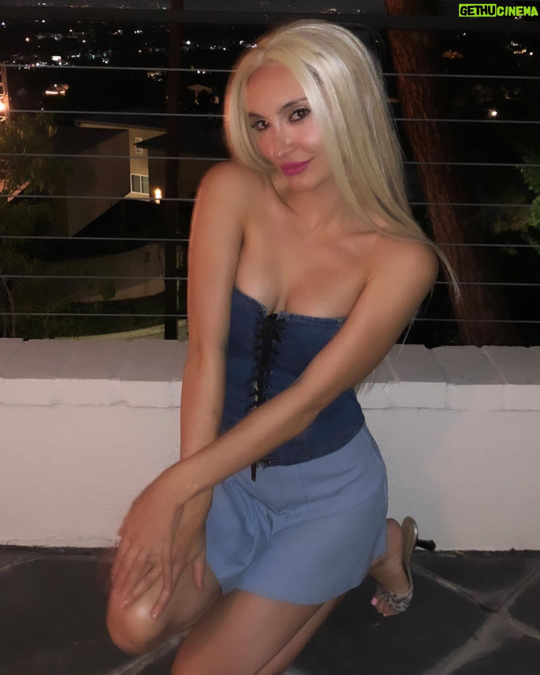 Samantha Robinson - 5.6K Likes - “That’s hot”